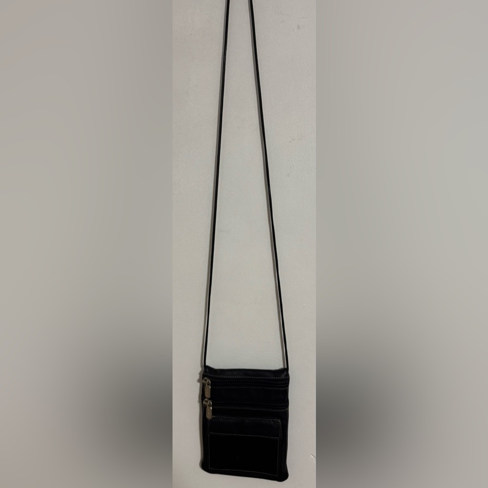Vintage Roots Black Leather Crossbody Travel Pouch - Picture 3 of 16
